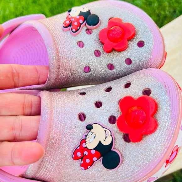 Crocs Minnie Mouse kids with charming 
One light up C-10 - Picture 3 of 8